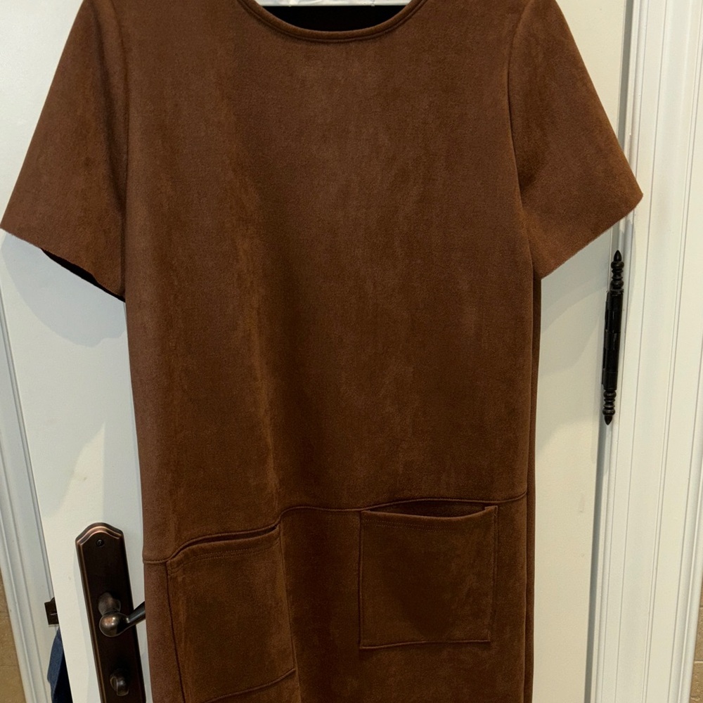 I love tyler madison Brown Short Sleeve Dress with Pockets